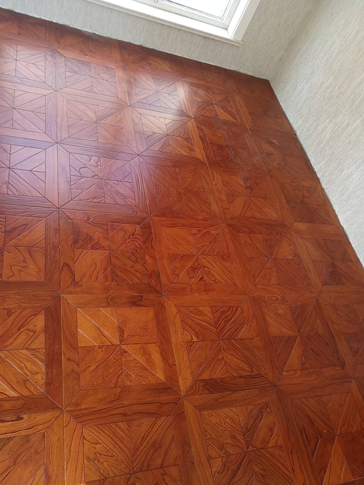 蓝帜地板～品质引领生活