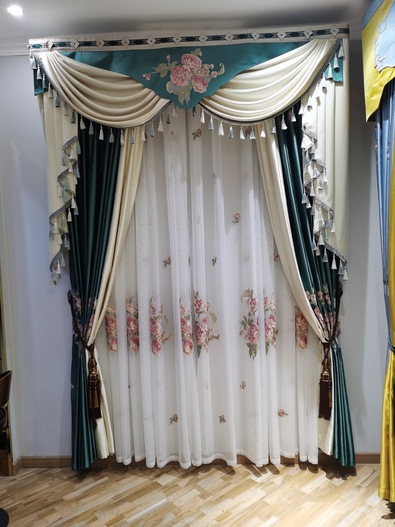 新丝路白璧窗帘样品换新特价处理