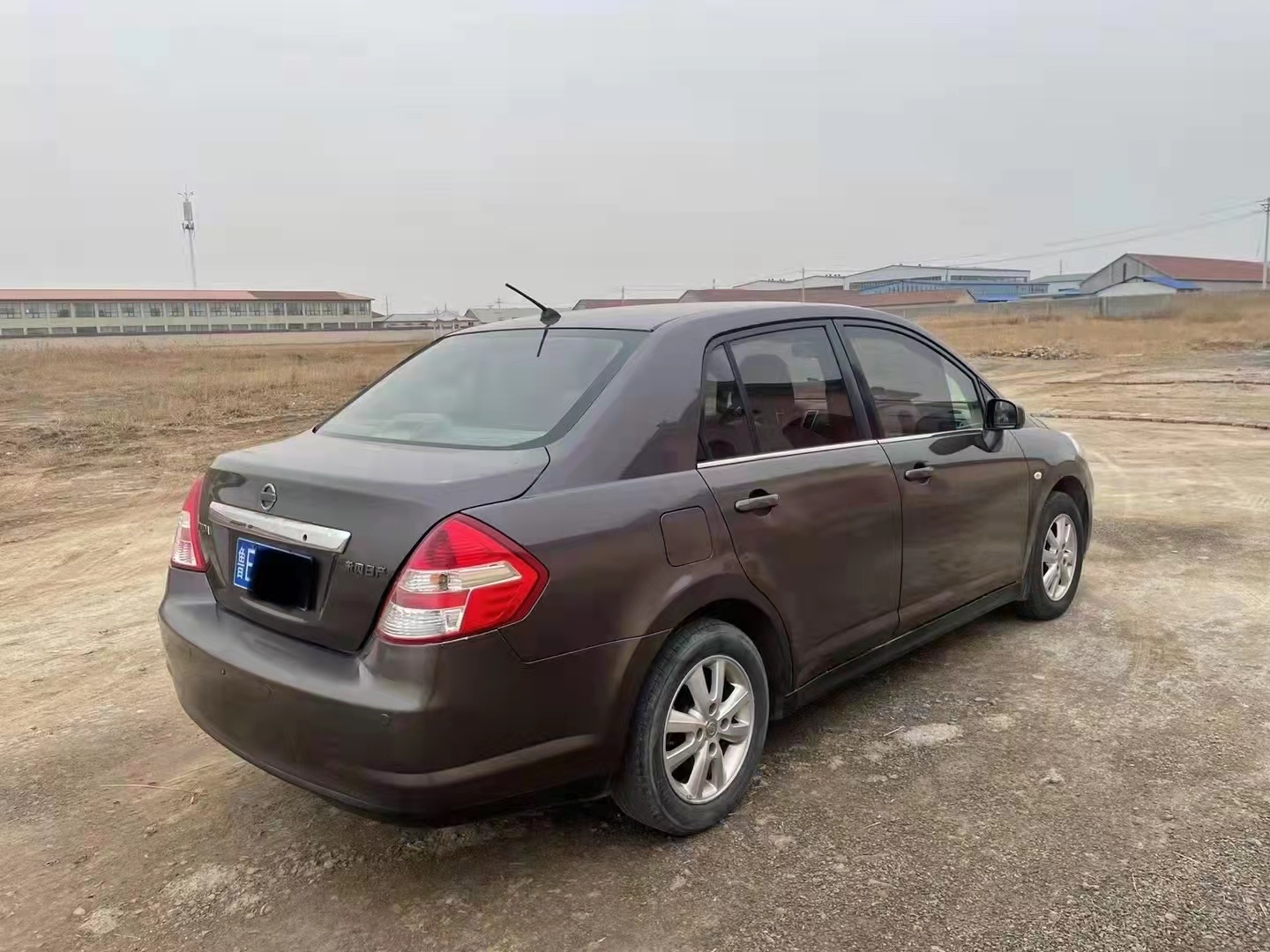 09年日产颐达手动最高配带天窗